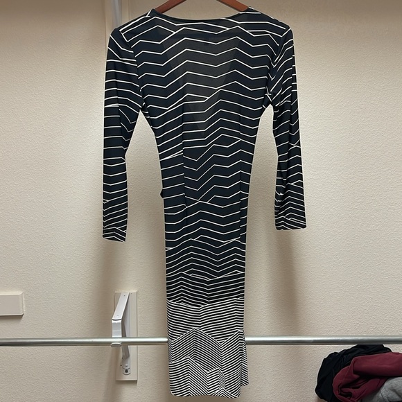 BCBG MAX AZRIA wrap dress - Picture 3 of 3